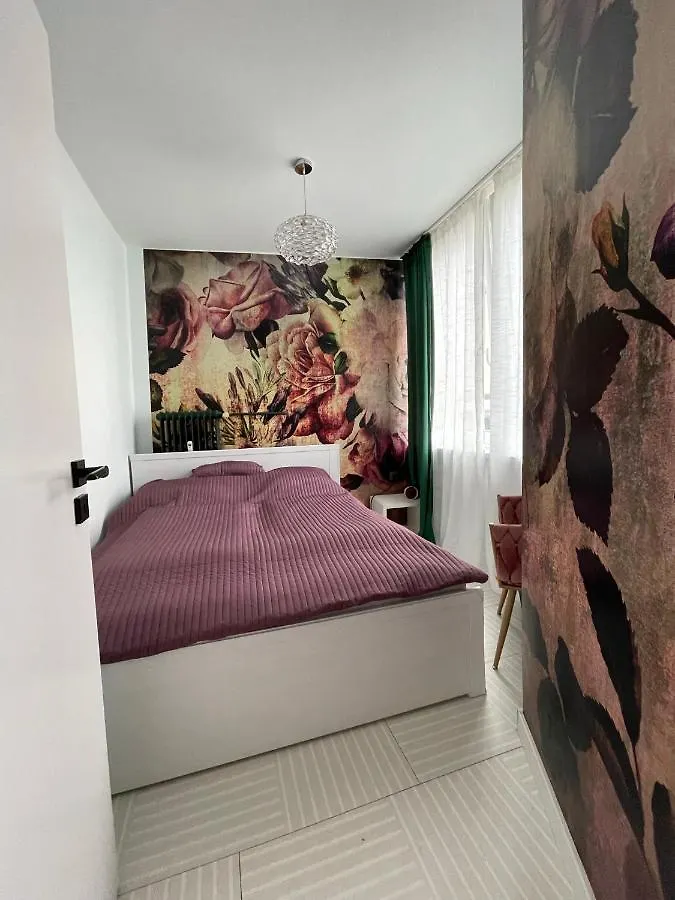 Ferienwohnung Bright: Flat With Balcony - Kitchen - Free Parking Berlin Apartment